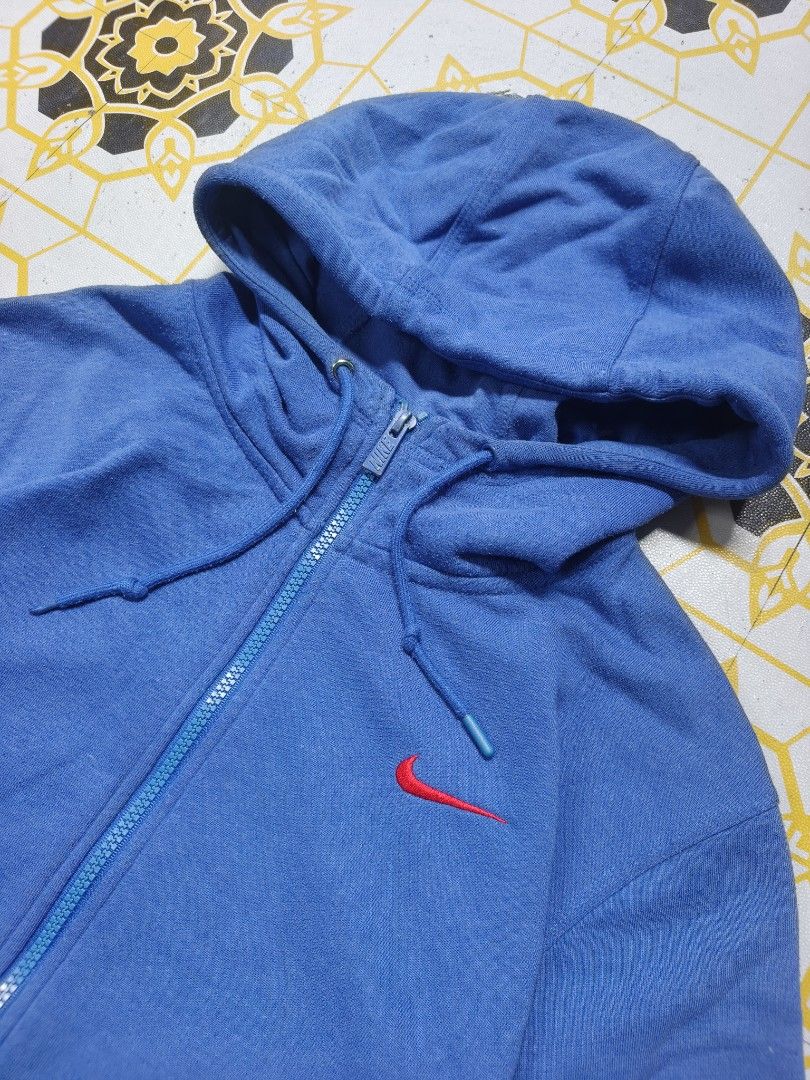 Nike Blue Zip-Up Hoodie (Category: Coats, Jackets and Outerwear) located in Manila. Submitted by yuzthrift (Listing ID 1463005223, Image 2). Description: Y2K NIKE EMBROID LOGO RED FULL ZIP HOODIE JACKET AUTHENTIC ‎ ‎SIZE : XL ‎DIME : 23 X 27.5 ‎9.5/10 COLORATE ‎ISSUE : LINTS ONLY ‎ ‎400PHP + SHIPPING.