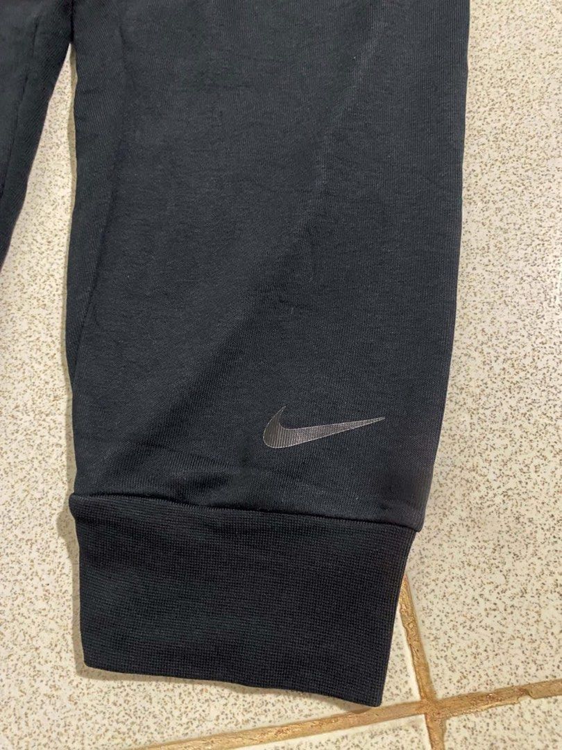 Nike Bottom Swoosh (Category: Joggers) located in Pagadian. Submitted by romenallauderes (Listing ID 1463047127, Image 2). Description: Nike Bottom Swoosh Waist: 30 - 34 Length: 35 Excellent Condition 10/10 Color Rate No issues.