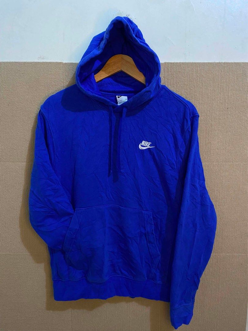 Nike clib fleece (Category: Coats, Jackets and Outerwear) located in San Fernando. Submitted by jyyyshytt (Listing ID 1463102783, Image 3). Description: Good as new No issue Color rate:9.8/10 Dimensions:W22 L25.
