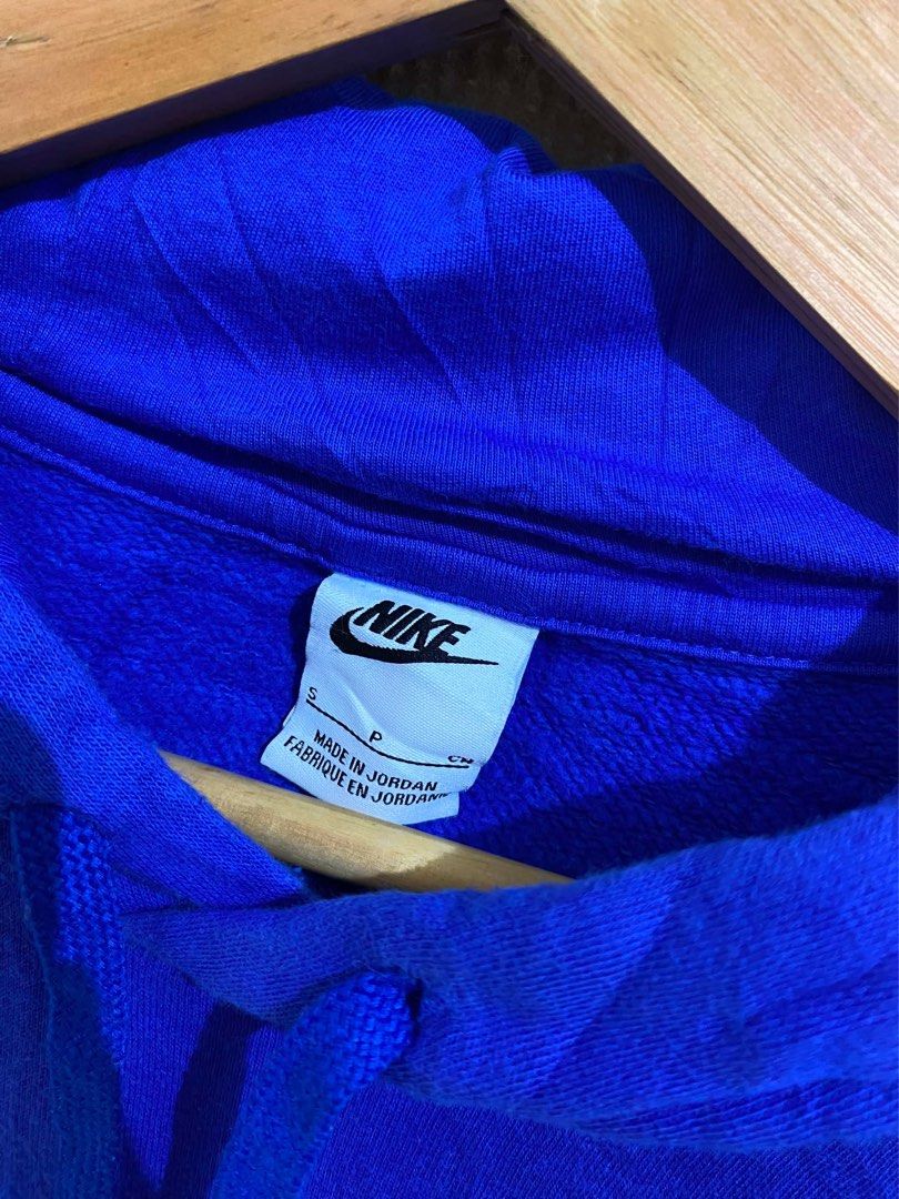 Nike clib fleece (Category: Coats, Jackets and Outerwear) located in San Fernando. Submitted by jyyyshytt (Listing ID 1463102783, Image 2). Description: Good as new No issue Color rate:9.8/10 Dimensions:W22 L25.