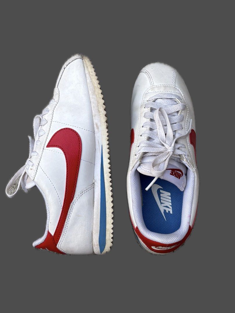 Nike Cortez White Red Leather Sneakers (Category: Sneakers) located in Marikina City. Submitted by ladybird.16 (Listing ID 1462991516, Image 1). Description: ⭐️ Women’s US 6.5; 23.5 CM ⭐️ Nike Cortez Forrest Gump shoe ⭐️ Still with box! Bought for around 5k+ ⭐️ Just needs cleaning but overall in good condition.