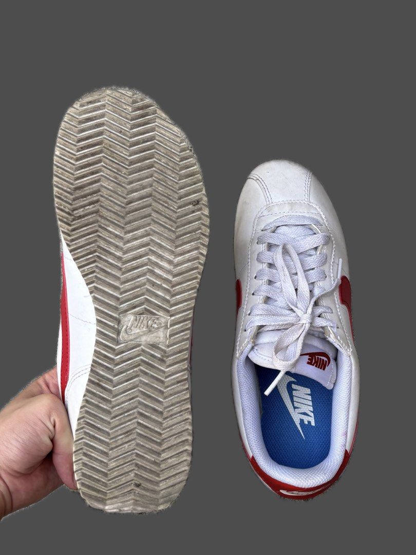 Nike Cortez White Red Leather Sneakers (Category: Sneakers) located in Marikina City. Submitted by ladybird.16 (Listing ID 1462991516, Image 2). Description: ⭐️ Women’s US 6.5; 23.5 CM ⭐️ Nike Cortez Forrest Gump shoe ⭐️ Still with box! Bought for around 5k+ ⭐️ Just needs cleaning but overall in good condition.