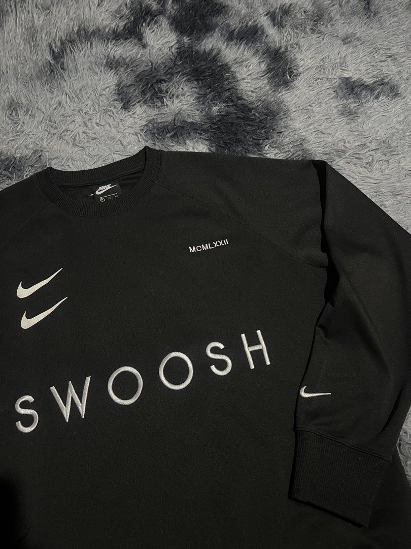 Nike crewneck (Category: Formal Shirts) located in Cebu City. Submitted by drip_block (Listing ID 1463019850, Image 3). Description: Dimes 22x26 May konting tama lng yung backhit nga check nyopo yun last pic .