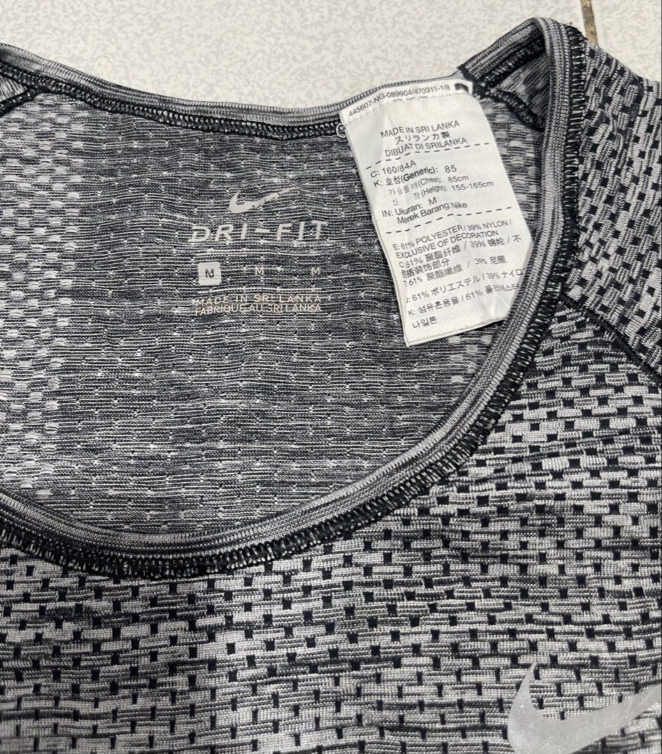 Nike Dri Fit (Category: Activewear) located in Mandaue City. Submitted by MJ_80 (Listing ID 1463023956, Image 3). Description: Womens Nike Dri Fit Medium on tag Dimes : 16.5 X 25 See photos for measurements Color rate & Condition : 9.8/10 Price : 580.
