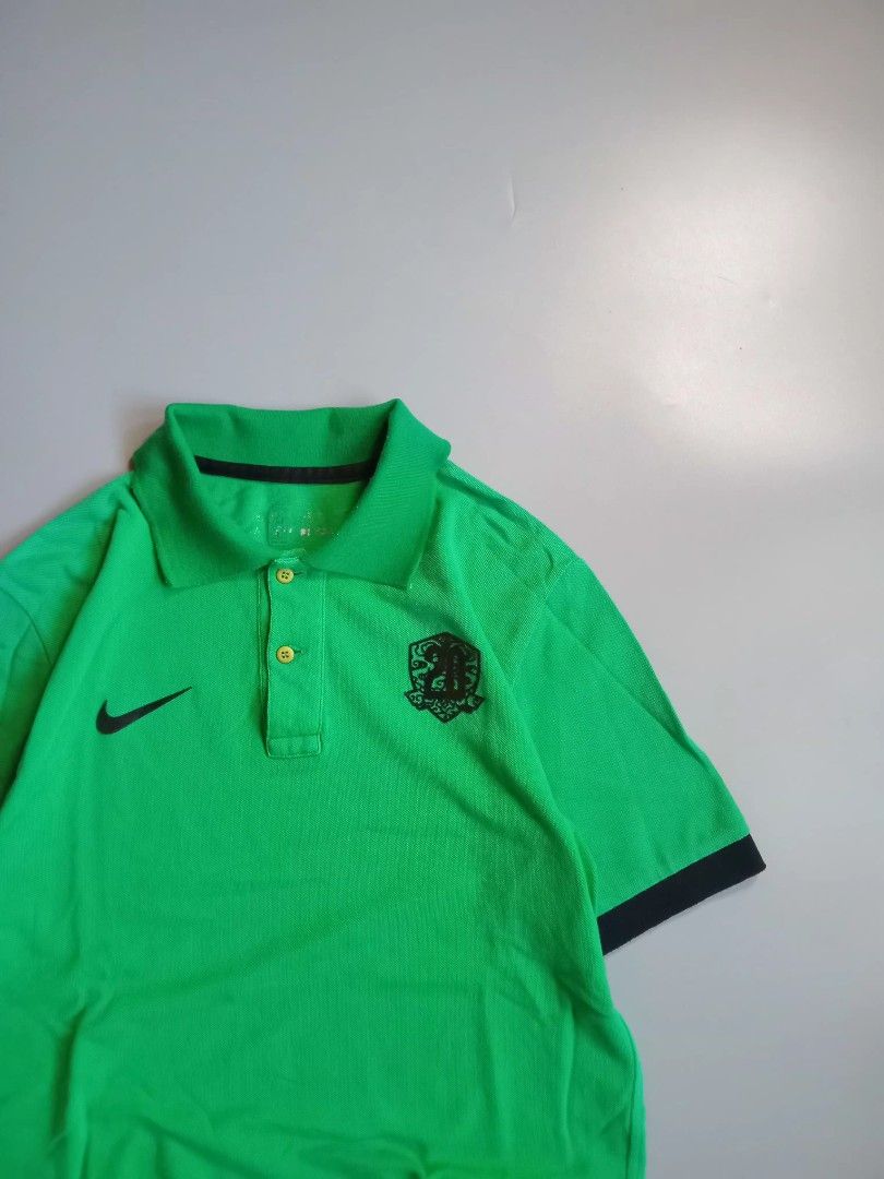 nike dri fit polo tshirt (Category: Tshirts & Polo Shirts ) located in San Isidro. Submitted by lagloots (Listing ID 1463117036, Image 2). Description: nike polo tee rubberized logo fits medium DIMES (IN INCHES) LENGTH: 27 / WIDTH: 20 CONDITION: 9/10 [] COLOR RATE: 9/10 ISSUE: good fade.