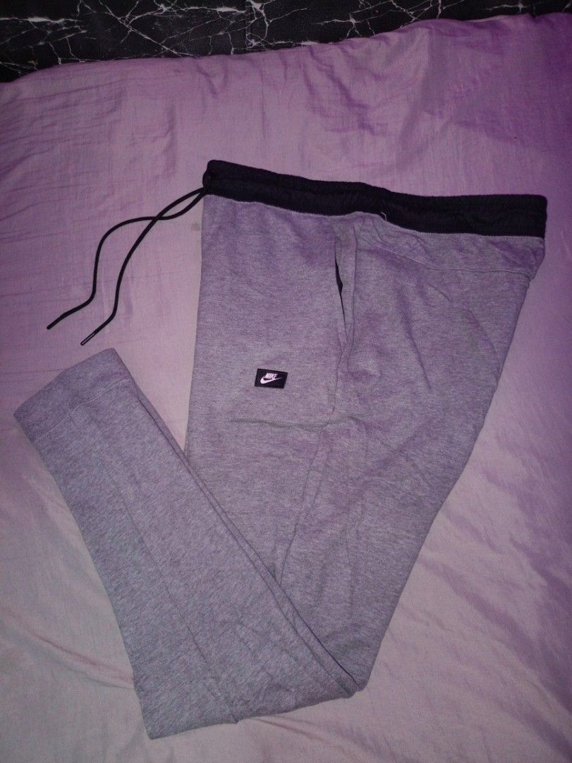 Nike Fleece 3pocket Box logo (Category: Joggers) located in Manila. Submitted by naixhrift (Listing ID 1463033860, Image 1). Description: Nike Jogger Pants Nike Fleece Jogger pants Gray 3pocket Size XL pasok din Sa large Length 39 Waist 30 to 40 880 plus ship jnt courier payment on gcash.