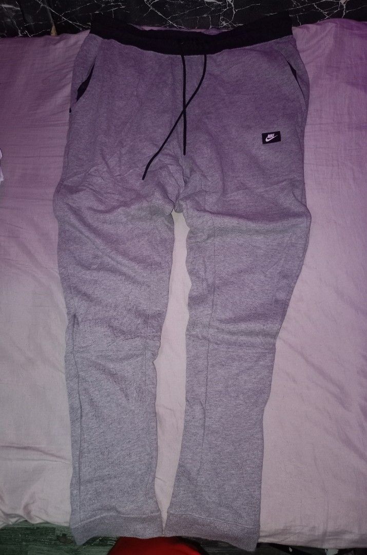 Nike Fleece 3pocket Box logo (Category: Joggers) located in Manila. Submitted by naixhrift (Listing ID 1463033860, Image 3). Description: Nike Jogger Pants Nike Fleece Jogger pants Gray 3pocket Size XL pasok din Sa large Length 39 Waist 30 to 40 880 plus ship jnt courier payment on gcash.