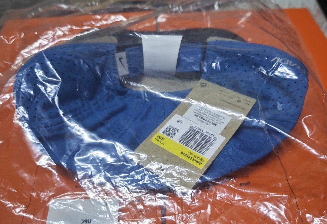 Nike Fly Cap Blue Adult S/M (Category: Caps & Hats) located in Manila. Submitted by xxxtian (Listing ID 1463089205, Image 2). Description: Nike dri-fit ADV fly unstructred reflective cap authentic color: green abyss (color is more leaning to blue green) brand new sealed and never opened size: S/M adult unisex details: https://runnr.com.ph/products/nike-dri-fit-adv-fly-unstructured-reflective-design-cap-fb5681-301?srsltid=AfmBOophxaFFrT0Ps-0gwW6Vu