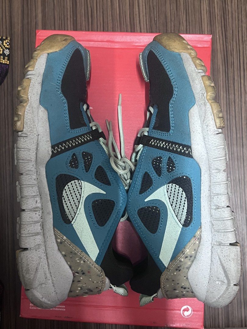 Nike Free Terra Vista (Category: Sneakers) located in Makati City. Submitted by cudiasemsem_04 (Listing ID 1462916823, Image 2). Description: Color: Black / Bright Spruce / Mint Foam / Oil Green RFS: Declutter.