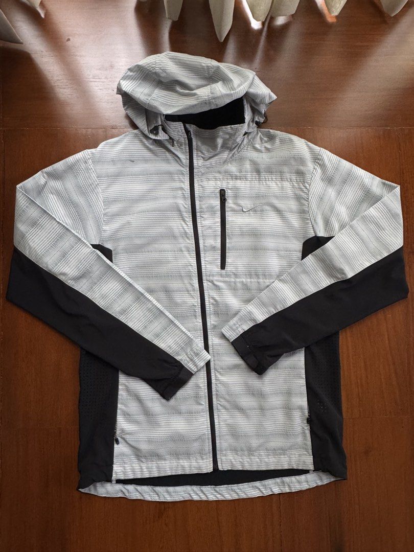 Nike Golf Lightweight Striped Hooded Jacket XL (Category: Coats, Jackets and Outerwear) located in Pasig City. Submitted by kutleyn (Listing ID 1462885492, Image 1). Description: - Lightweight Nike Golf Jacket - Size: XL - Color: Grey and white stripe pattern with black accents - Features: Zippered chest pocket, hood - Ideal for: Golf or casual wear.