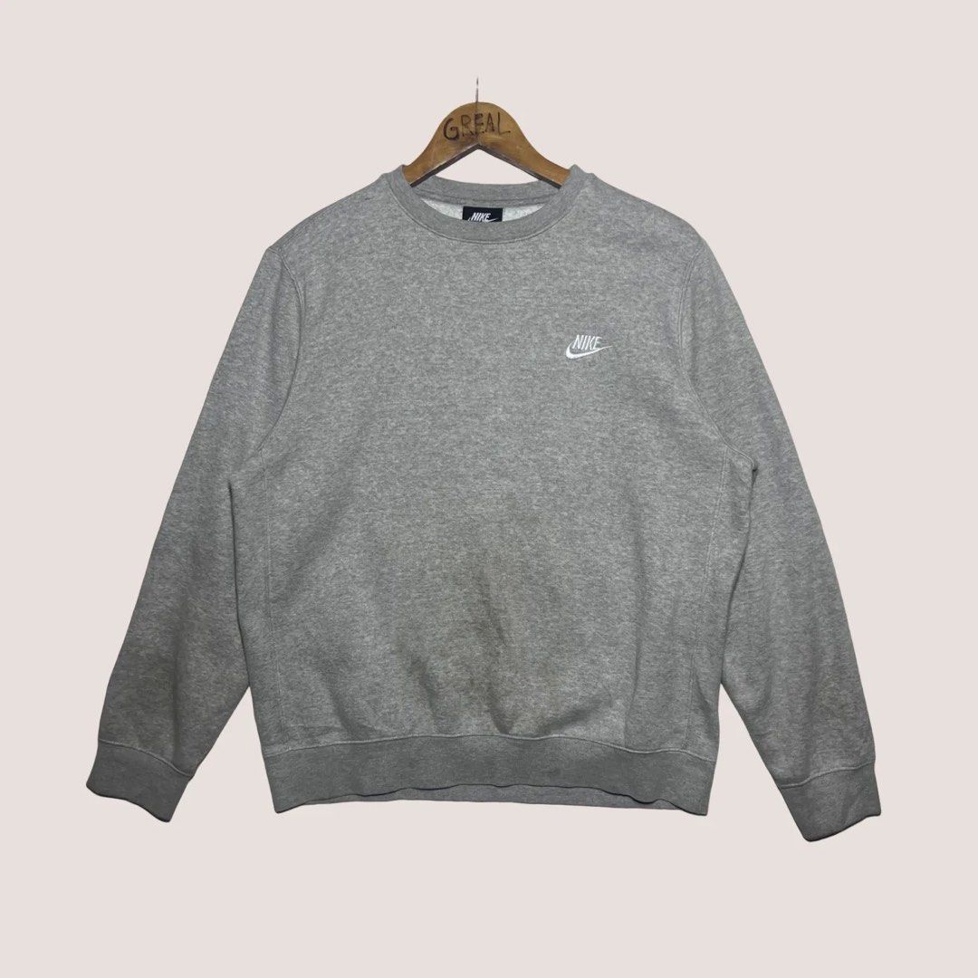 Nike Gray Sweater (Category: Coats, Jackets and Outerwear) located in Palompon. Submitted by paulrojas13 (Listing ID 1463009819, Image 1). Description: Size: Small on tag Dimensions: 22 x 24 Condition: Excellent Color Rate: 9./10 Issue: No Issue.