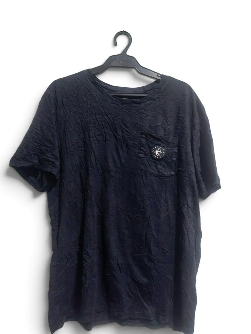 Nike huarache pocket tee (Category: Tshirts & Polo Shirts ) located in Daet. Submitted by thriftnidiegz (Listing ID 1463046641, Image 1). Description: excellent condi no issue L-27 W-22 xxl on tag.
