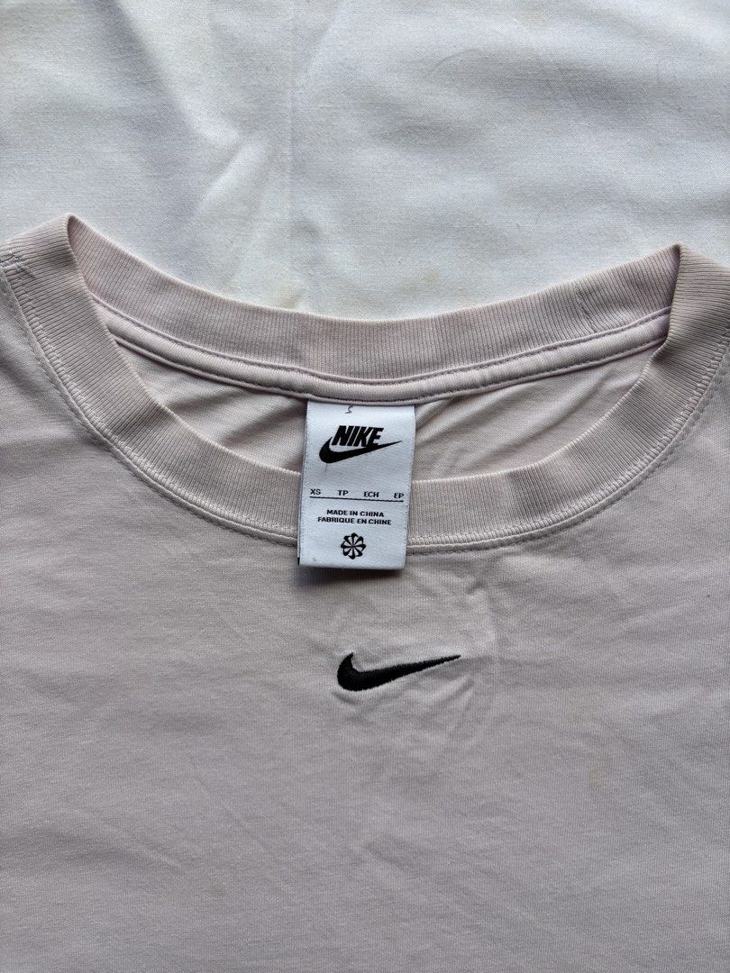 NIKE MID SWOOSH (Category: Tshirts & Polo Shirts ) located in Gerona. Submitted by jeerthrift (Listing ID 1462987194, Image 2). Description: Nike mid swoosh Xs L-18 W-24.5 Good as new Authentic! ₱300+sf.
