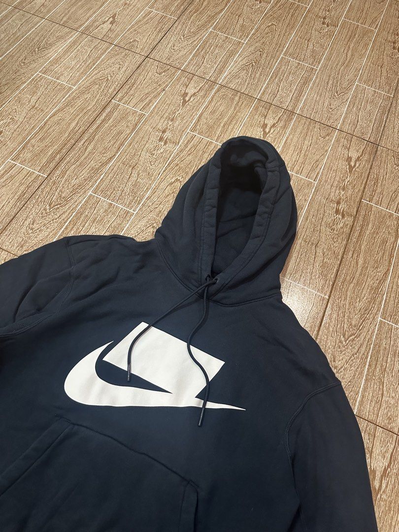 Nike nsw hoodie (Category: Coats, Jackets and Outerwear) located in Taytay. Submitted by rthriftshoppp (Listing ID 1463029240, Image 2). Description: - Brand: Nike - Model: NSW Hoodie - Color: Navy Blue - Size: Medium (M) - Material: 100% Cotton Body, 97% Cotton/3% Spandex Hood Lining - Features: Iconic Nike Swoosh logo on front, front pocket, drawstring hood - Condition: Excellent, pre-owned - Style: Casual, Streetwear Nike nsw hoodie Size M 22 