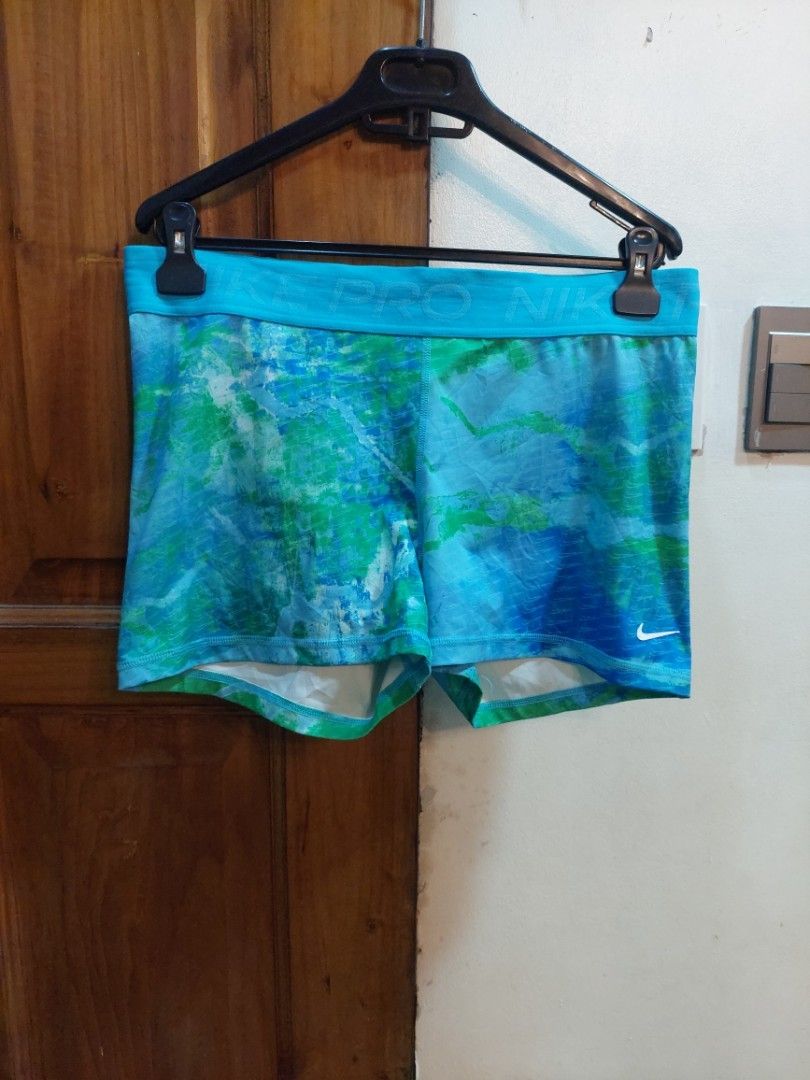 NIKE PRO 3" META MORPH MID RISE TIGHT SHORTS (Category: Activewear) located in San Pedro. Submitted by cyanide.slug.cat (Listing ID 1462989867, Image 3). Description: l-xl 34-40" waist 12.5" length.