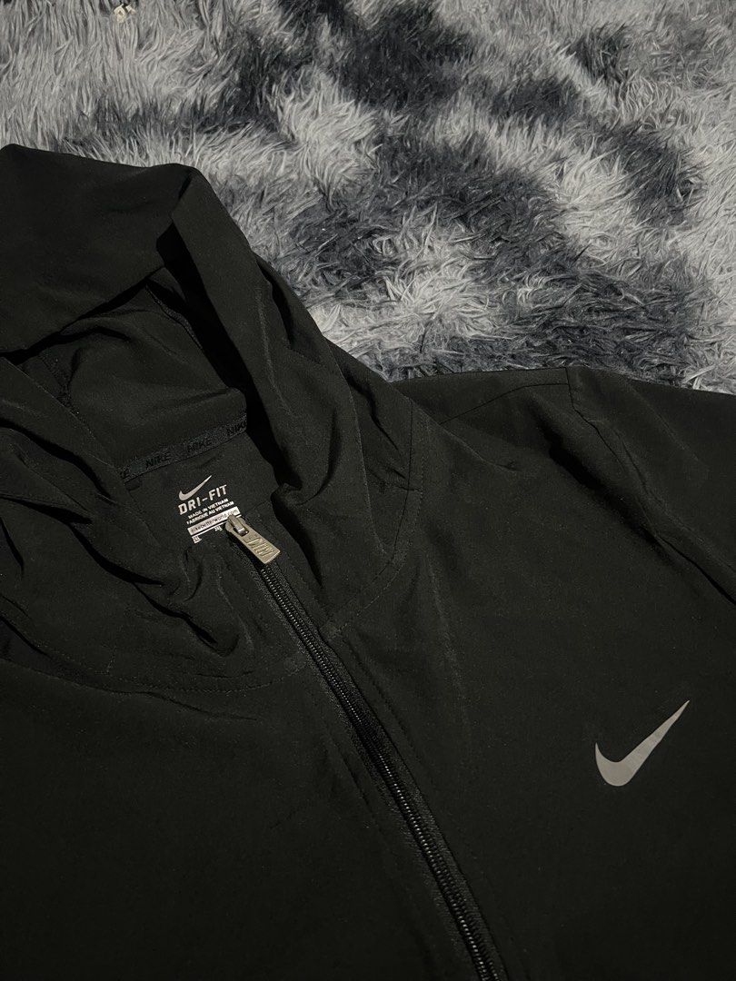 Nike pro DRIFIT running hoodie (Category: Activewear) located in Cebu City. Submitted by drip_block (Listing ID 1463020513, Image 3). Description: Dimes 21x29.