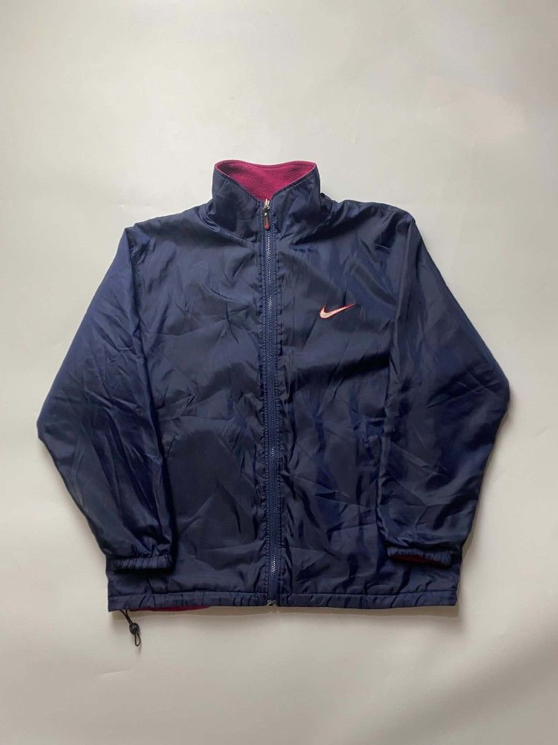 Nike Reversible Jacket Navy Blue & Pink Fleece (Category: Coats, Jackets and Outerwear) located in Manila. Submitted by arjay_cuayzon2 (Listing ID 1463070280, Image 2). Description: 𝐍𝐈𝐊𝐄 𝐕𝐈𝐍𝐓𝐀𝐆𝐄 𝐑𝐄𝐕𝐄𝐑𝐒𝐈𝐁𝐋𝐄 𝗠𝗜𝗡𝗘: 900 + 𝐬𝐡𝐢𝐩𝐩𝐢𝐧𝐠 𝐟𝐞𝐞 𝐢𝐭𝐞𝐦 𝐜𝐨𝐧𝐝𝐢𝐭𝐢𝐨𝐧: good 𝐂𝐨𝐥𝐨𝐫 𝐫𝐚𝐭𝐞: 9.8/10 𝐈𝐬𝐬𝐮𝐞: none 𝐃𝐢𝐦𝐞𝐧𝐬𝐢𝐨𝐧: 24x29 .