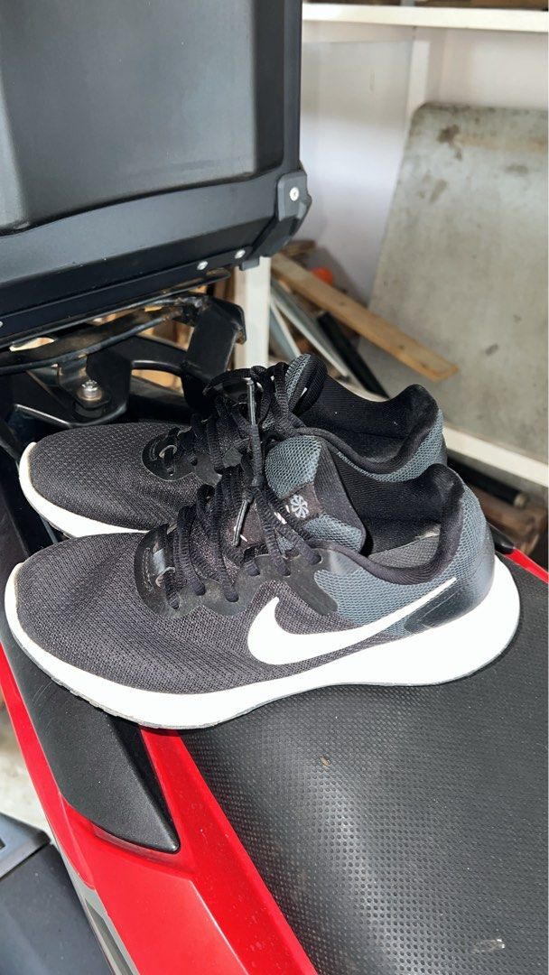 Nike running (Category: Sneakers & Footwear) located in Tuguegarao City. Submitted by bashapopoy87681 (Listing ID 1462885815, Image 2). Description: Preloved ko po ito di msyado nagamit nsa picture ang size declutter lng po!!! .
