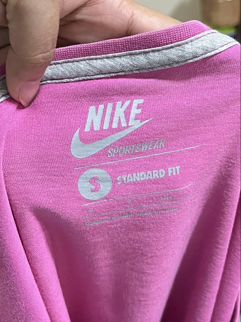 Nike shirt (Category: Shirts) located in Mabalacat. Submitted by missy_rose27 (Listing ID 1463008072, Image 3). Description: Size: S-M.