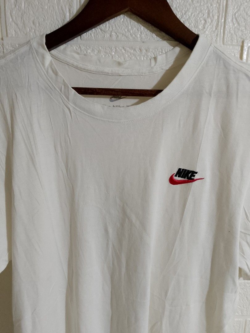 NIKE SHIRT (Category: Tshirts & Polo Shirts ) located in Tabaco. Submitted by zerothreethrift (Listing ID 1463019074, Image 2). Description: NIKE SHIRT SIZE MEDIUM EXCELLENT PM IF INTERESTED ALBAY LOCATION.