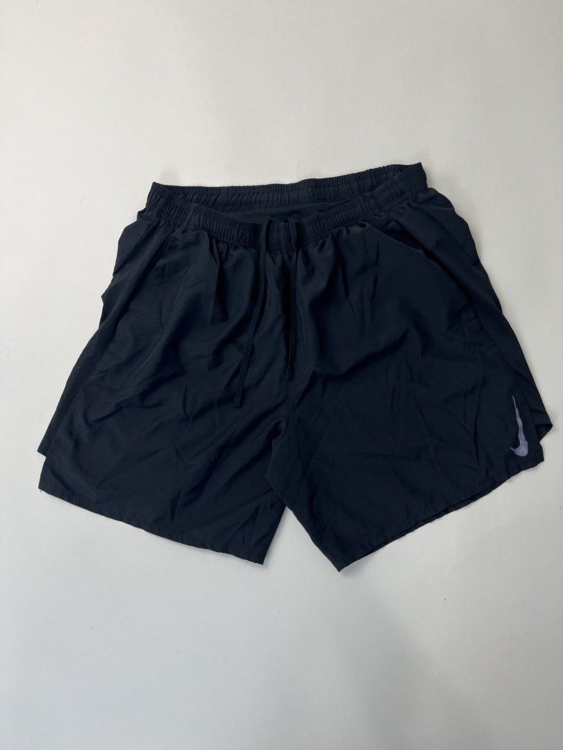 Nike Shorts (Category: Shorts) located in Makati City. Submitted by ufcknwthbst (Listing ID 1463005773, Image 2). Description: 17 inch length 9.5/10 condition No issue.