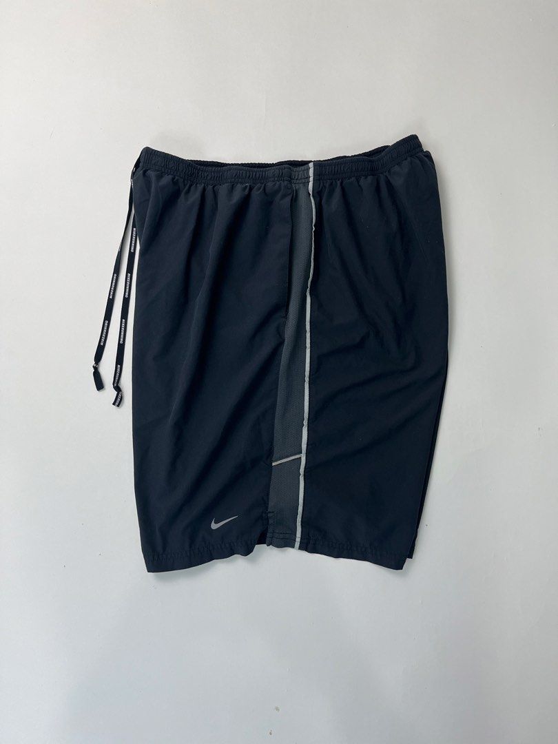 Nike Shorts (Category: Shorts) located in Makati City. Submitted by ufcknwthbst (Listing ID 1463010517, Image 2). Description: 20 inch length 9.5/10 condition 9/10 garter No issue.