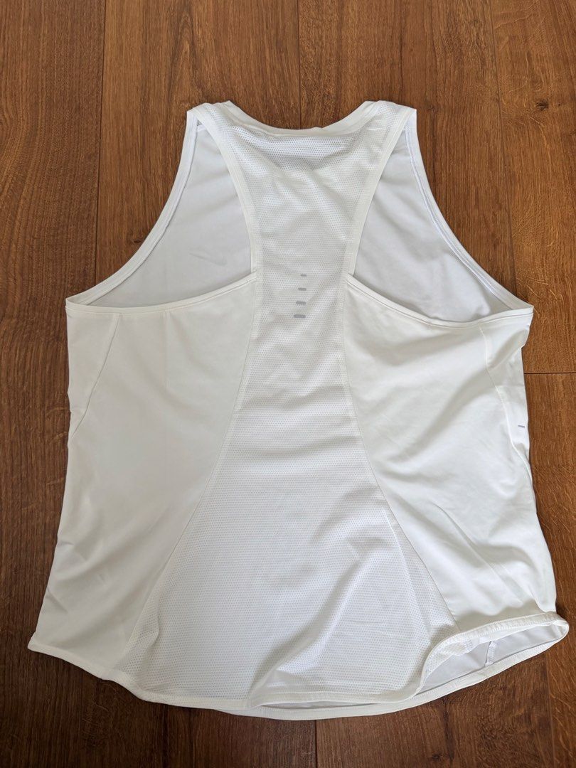 Nike Swift Dri Fit Running Top (Category: Activewear) located in Marikina City. Submitted by nicasandoval (Listing ID 1462902342, Image 2). Description: original price 1,800 bnew (tag was removed) rfs- too big swipe pictures to see details.