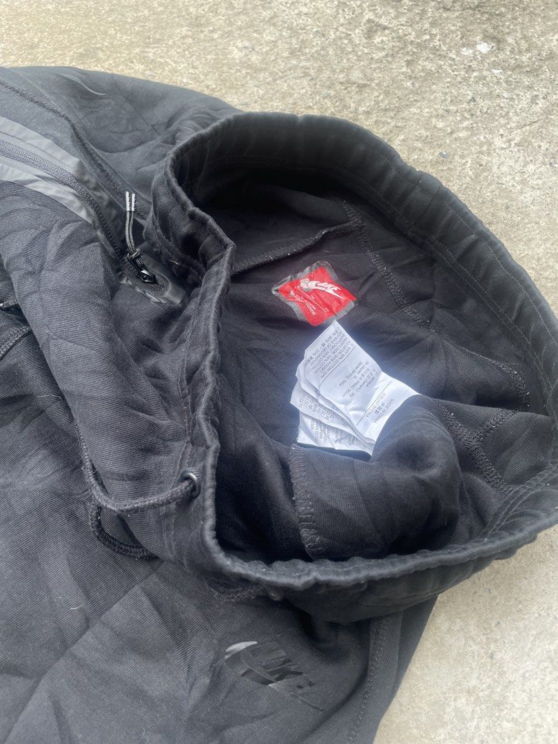 Nike Tech Fleece Joggers Black (Category: Joggers) located in Famy. Submitted by bravemoon-2c97 (Listing ID 1462928097, Image 3). Description: - Black Nike Tech Fleece joggers - Drawstring waist for a secure fit - Zippered pockets on the sides for essentials - Cuffed ankles with adjustable toggles for a personalized look - Ideal for workouts or casual wear - Please check photos for condition details.