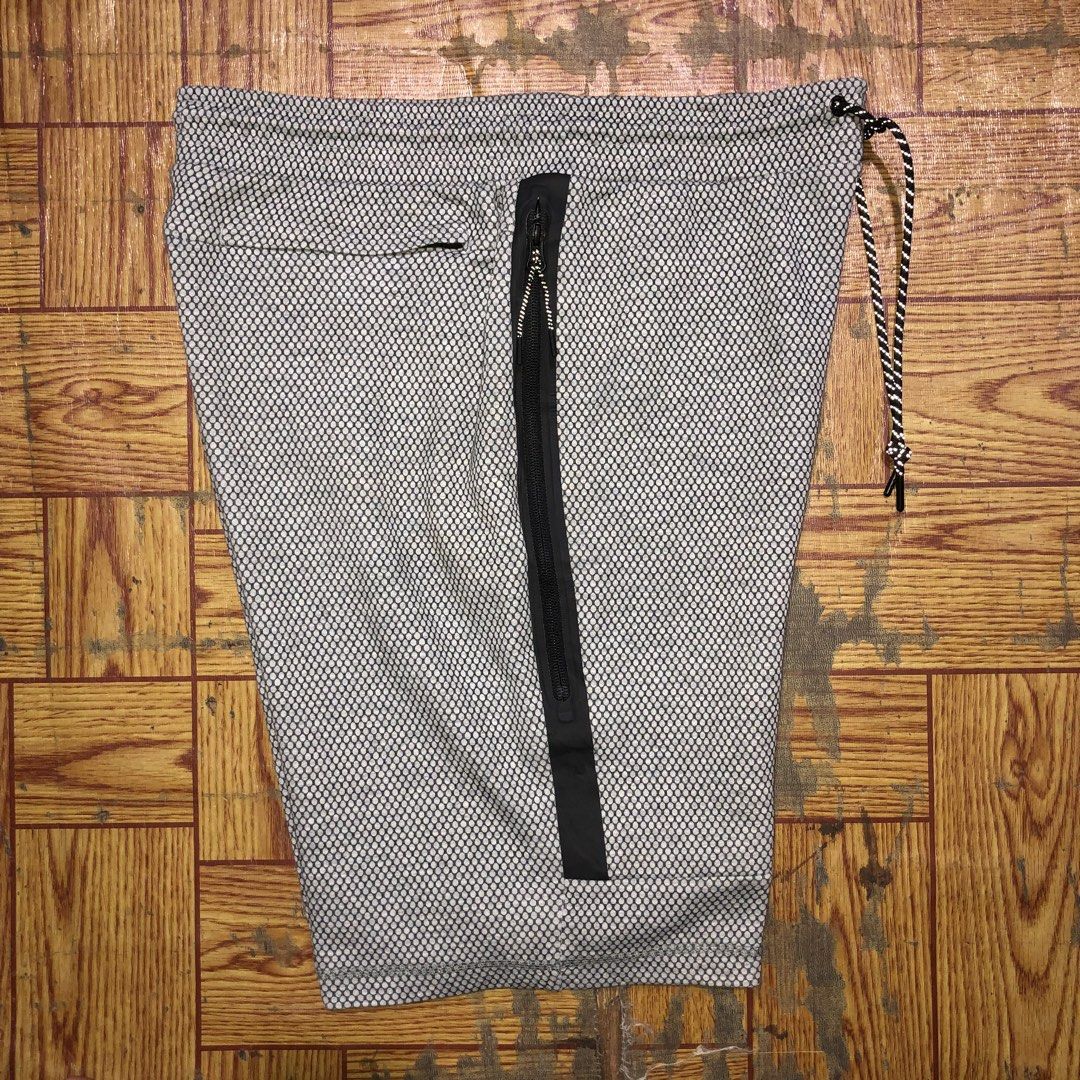 NIKE TECH FLEECE PRINTED SHORT (Category: Shorts) located in Dasmarinas. Submitted by cornyxmessy (Listing ID 1463066004, Image 3). Description: waist - 32 to 34 length - 21.5.