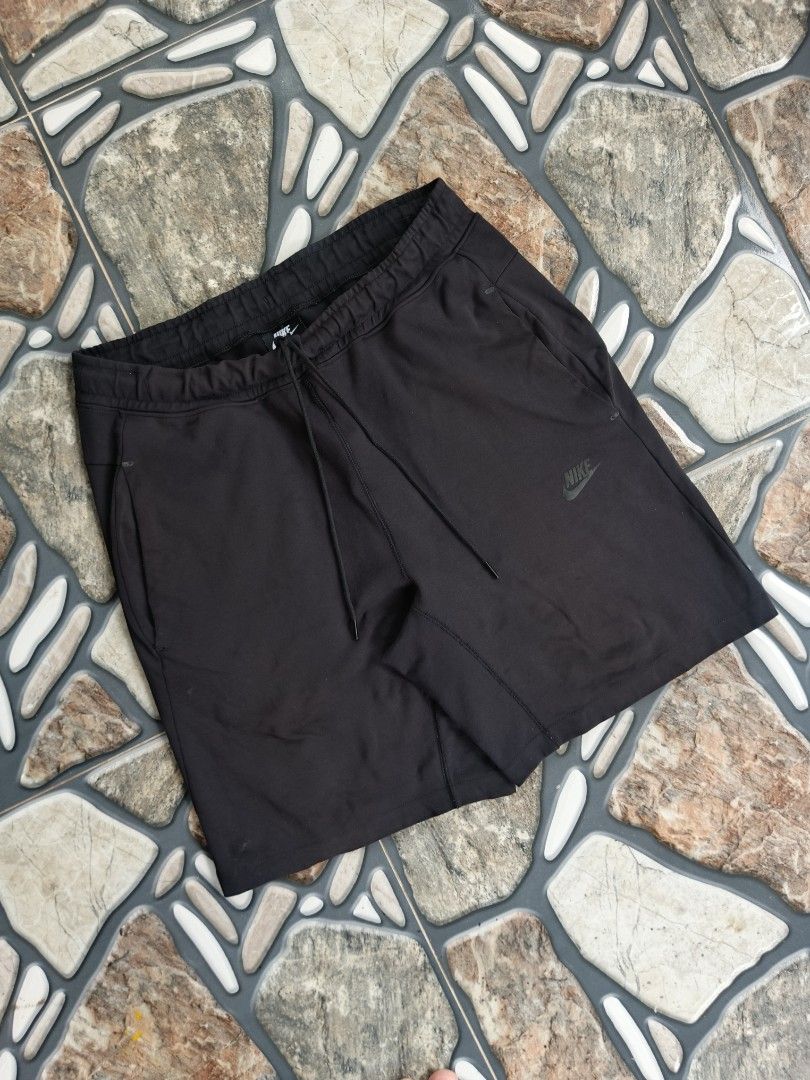 Nike techfleece sweat short (Category: Shorts) located in Baggao. Submitted by thriftislife123 (Listing ID 1463036536, Image 1). Description: w:freewaist l:21 leg open:12 issue:baby hairlines off/legit pm for more details.