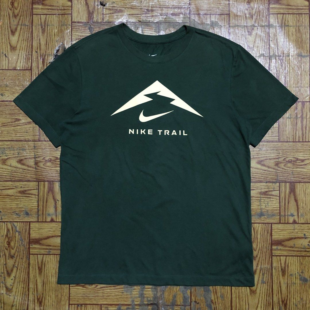 NIKE TRAIL TEE GREEN (Category: Tshirts & Polo Shirts ) located in Dasmarinas. Submitted by corenyxmessy_3rd_account (Listing ID 1462876997, Image 1). Description: width - 21.5 length - 28.