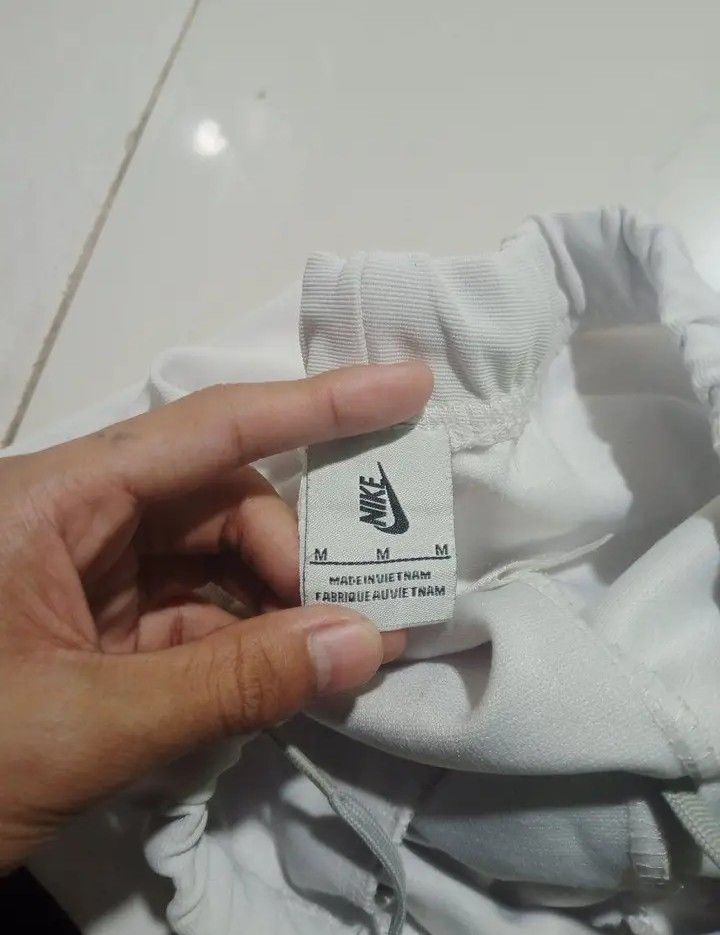 Nike twotone short (Category: Activewear) located in Manila. Submitted by rei.malaya (Listing ID 1463069751, Image 2). Description: .