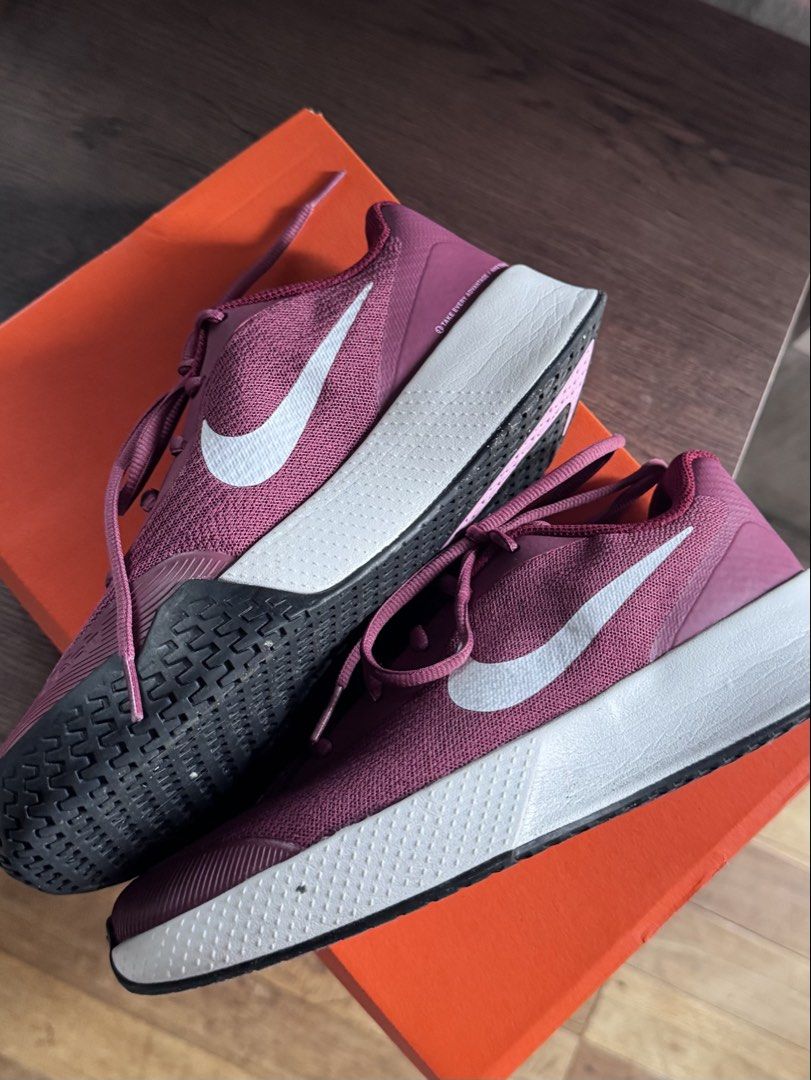 Nike Vapor Lite 3 - Pink Smoke (Category: Racket and Ball Sports) located in Mandaluyong City. Submitted by caramelmacchiato___ (Listing ID 1463060475, Image 1). Description: FOR SALE! 🏷️ Nike Vapor Lite 3 - Pink Smoke US 8 Womens - 25CM With box, bought July 2026 Seldom used. Bottom sole are still in very good condition RFS: not suitable for my playing styl Location: Binangonan, Rizal Selling it for only ₱3,500!.