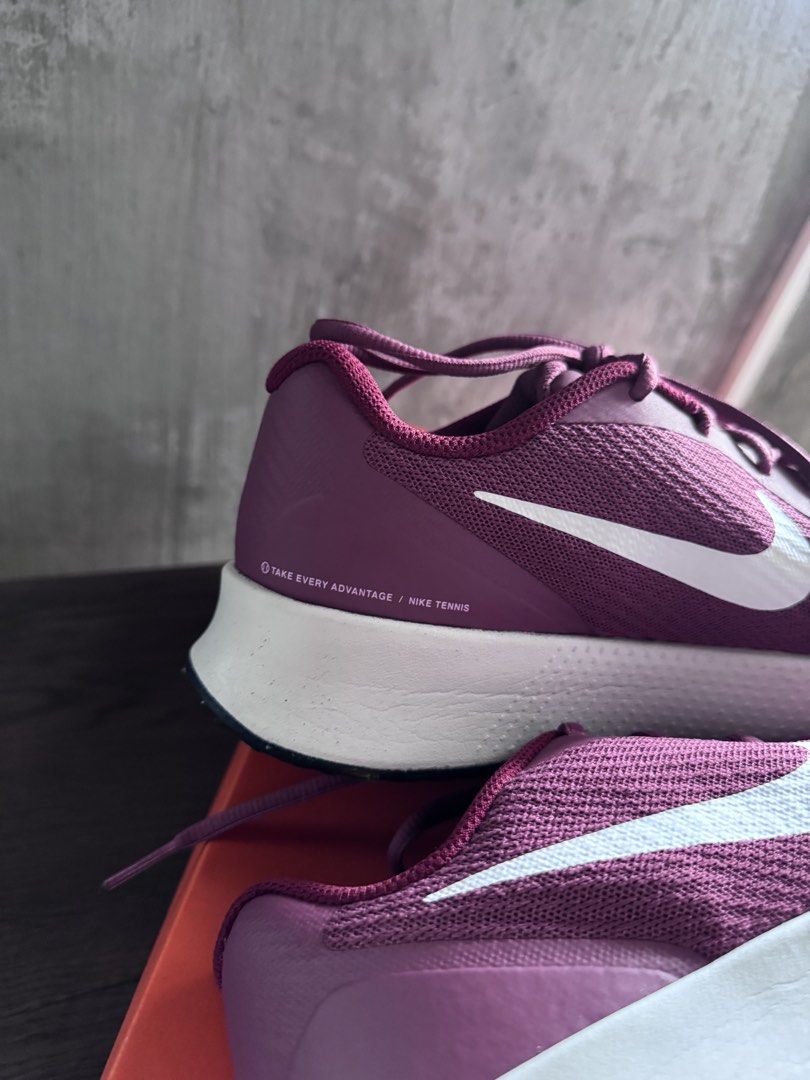 Nike Vapor Lite 3 - Pink Smoke (Category: Racket and Ball Sports) located in Mandaluyong City. Submitted by caramelmacchiato___ (Listing ID 1463060475, Image 3). Description: FOR SALE! 🏷️ Nike Vapor Lite 3 - Pink Smoke US 8 Womens - 25CM With box, bought July 2026 Seldom used. Bottom sole are still in very good condition RFS: not suitable for my playing styl Location: Binangonan, Rizal Selling it for only ₱3,500!.
