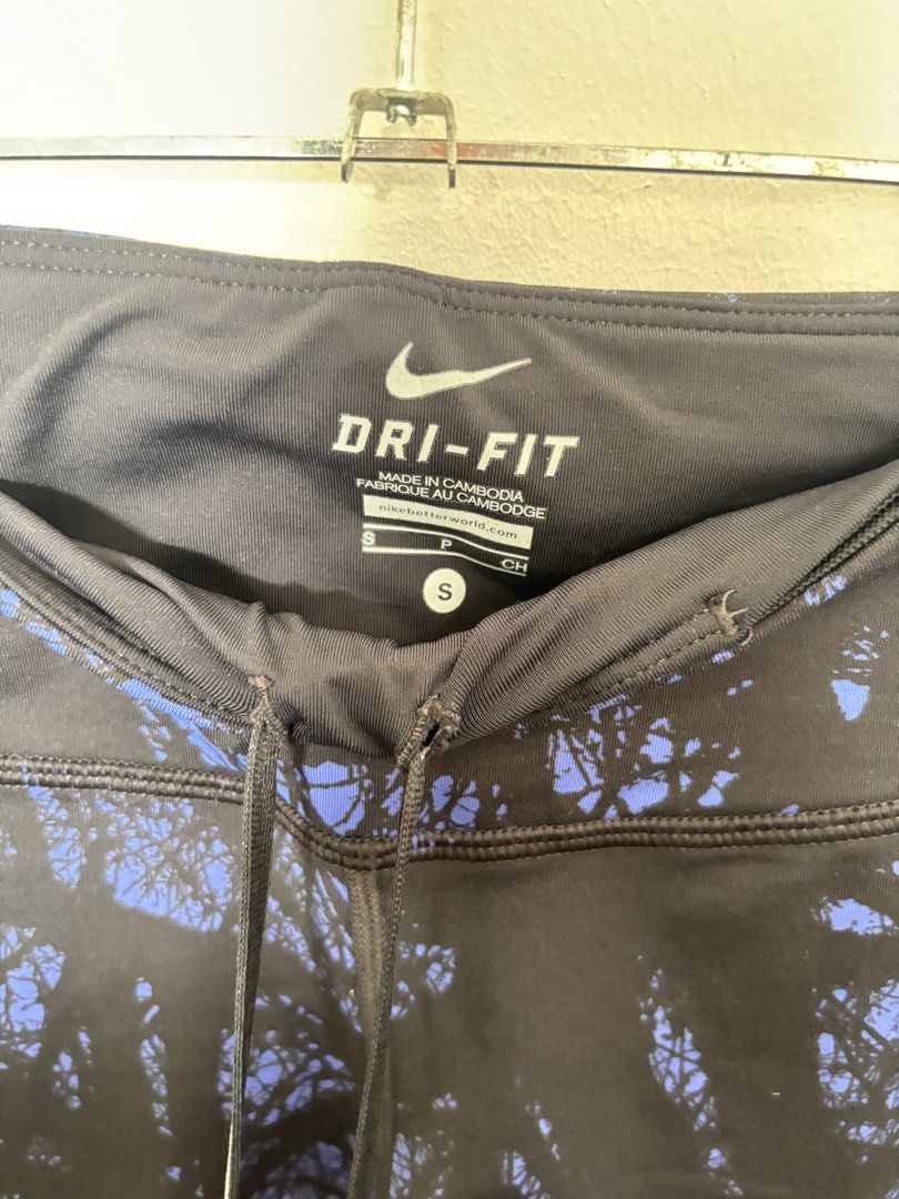Nike women’s lengings (Category: Activewear) located in Manila. Submitted by kingblaize (Listing ID 1462989643, Image 2). Description: Nike lenggings for gym or running.