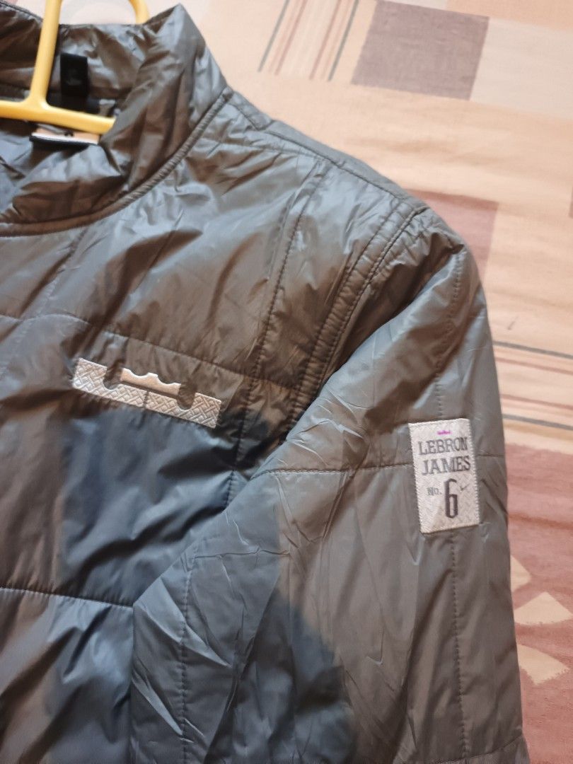 Nike x LeBron jacket (Category: Activewear) located in Odiongan. Submitted by thriftngo26 (Listing ID 1462914659, Image 3). Description: Nike x LeBron light weight windbreaker pupper jacket.