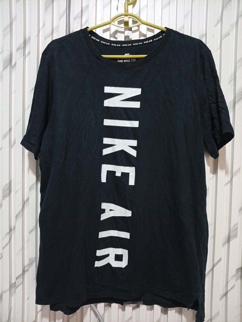 Nime Air black Vertical Logo Tee mens ( Authentic ) (Category: Tshirts & Polo Shirts ) located in Barotac Nuevo. Submitted by john.pritz (Listing ID 1462904542, Image 1). Description: Nike Air black Vertical Ligo Tee mens ( Authentic ) Like new condi no issue Size Medium on tag Width 21 Length 29.