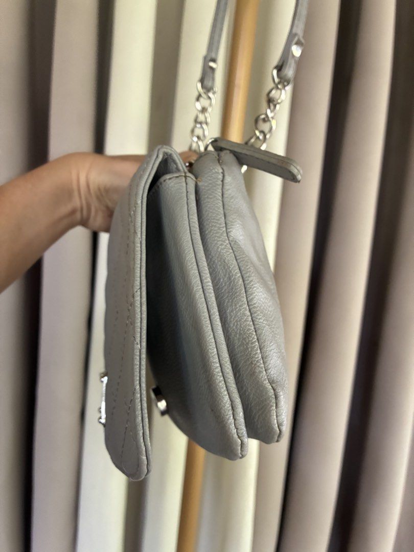 Nine West Grey Quilted Chain Shoulder Bag (Category: Shoulder Bags) located in Candelaria. Submitted by trendoclock (Listing ID 1462958222, Image 2). Description: Chic grey Nine West shoulder bag with a quilted design and silver chain strap. Features a magnetic snap closure and a clean interior with a zippered pocket. Perfect for daily use..