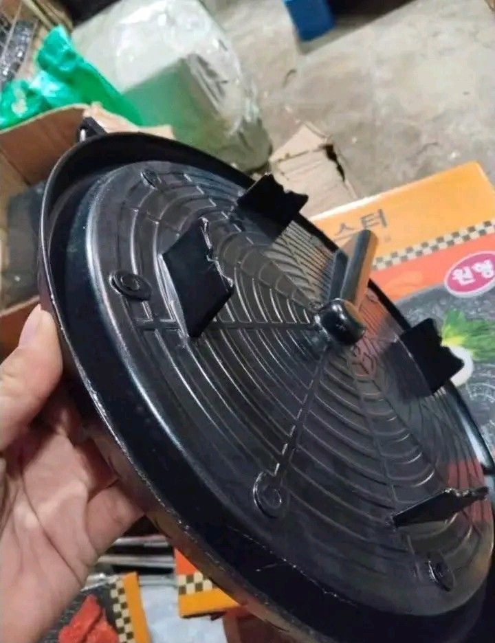 Non-stick Grill Pan with Oil Drip Hole (Category: Cookware & Accessories) located in Manila. Submitted by berdenmarl01688 (Listing ID 1463102986, Image 2). Description: - Non-stick round grill pan - Ridged surface for perfect grill marks - Central hole for efficient oil drainage - Stable supports on the underside - Ideal for indoor and outdoor grilling - Easy to clean.
