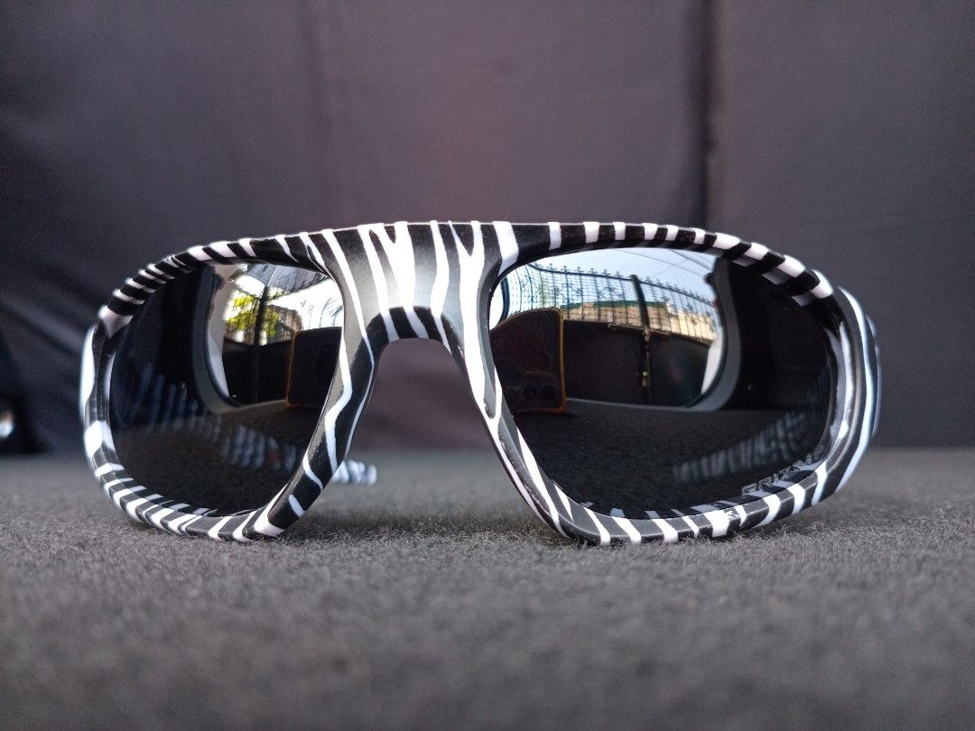Oakley Neoforma - BENGAL/PRZM BLK (Category: Sunglasses & Eyewear) located in Paranaque City. Submitted by digistoryanimations (Listing ID 1462915608, Image 1). Description: Oakley Neoforma "Bengal / Prizm Black" Dimensions: Size 60 Lens width (A) 60 mm Lens height (B) 39 mm Bridge width (DBL) 18 mm Temple Length (TL) 130 mm Letter size M.