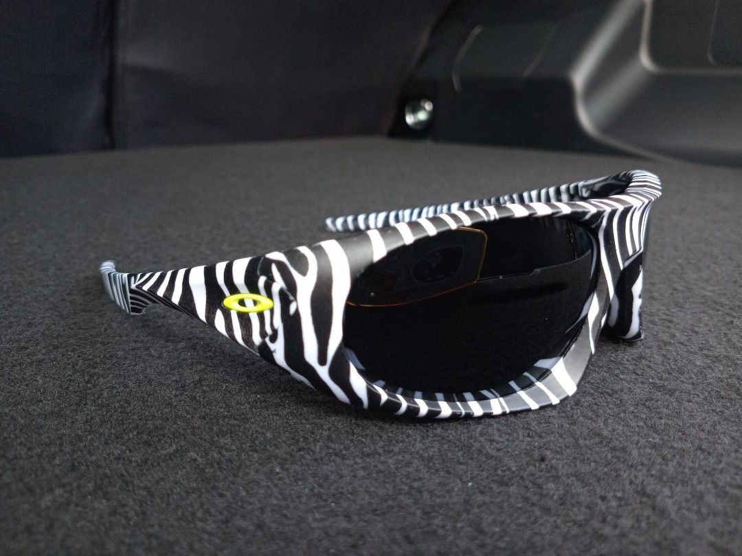 Oakley Neoforma - BENGAL/PRZM BLK (Category: Sunglasses & Eyewear) located in Paranaque City. Submitted by digistoryanimations (Listing ID 1462915608, Image 2). Description: Oakley Neoforma "Bengal / Prizm Black" Dimensions: Size 60 Lens width (A) 60 mm Lens height (B) 39 mm Bridge width (DBL) 18 mm Temple Length (TL) 130 mm Letter size M.