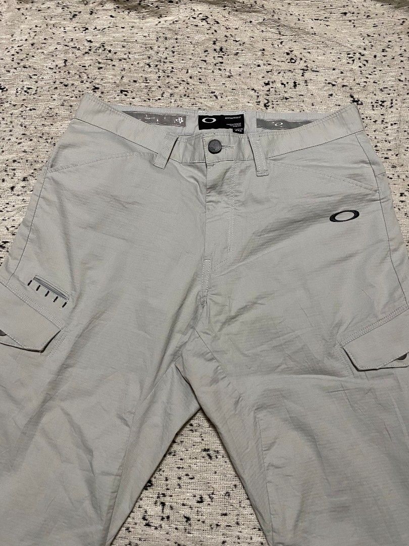 Oakley Performance Fit Cargo Pants Grey JPN 31 (Category: Trousers) located in Pandi. Submitted by nitrogenbomb-999 (Listing ID 1463075097, Image 1). Description: - Oakley Cargo Pants - Color: Light Grey - Fit: Performance Fit - Size: JPN 31 ( 31W x 42L x 7.5 leg hole) - Features: Multiple pockets for ample storage - Closure: Button and zipper - Ideal for: Casual wear, outdoor activities, everyday adventures.