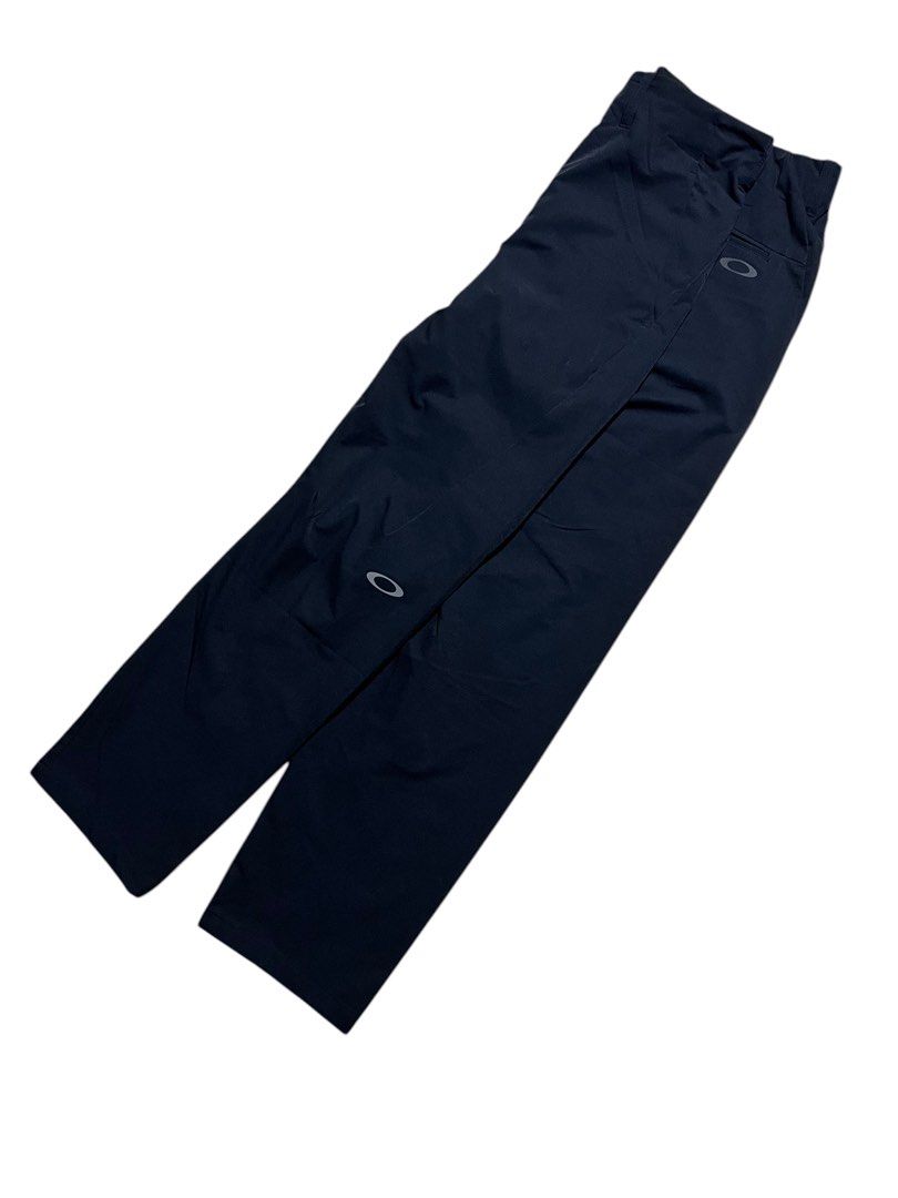 OAKLEY PERFORMANCE TECHNICAL SHELL PANTS (BLACK) (Category: Jeans) located in Las Pinas. Submitted by greedythrifterz (Listing ID 1463034158, Image 1). Description: OAKLEY PERFORMANCE TECHNICAL SHELL PANTS (BLACK) DIMES- WIDTH 32-33, LENGTH 38, THIGHS 12 LEG OPEN 6.9 (ALL INCHES) NO ISSUE, FREE SHIP AND NEGOTIABLE .
