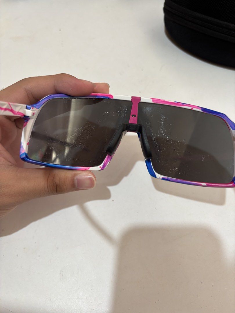Oakley Sunglasses (Category: Sunglasses & Eyewear) located in Manila. Submitted by marxeuzcatacutan21 (Listing ID 1462926911, Image 2). Description: 📍 Location: Dasmariñas, Cavite Condition: • Pre-loved / used • Still in good condition overall • Has a few small bubbles/imperfections on the frame • Please see photos for actual condition RFS: 📦 Decluttering — hindi na nagagamit Meet-up: Dasma, Cavite Can also deliver via couriers Selling as-is. P