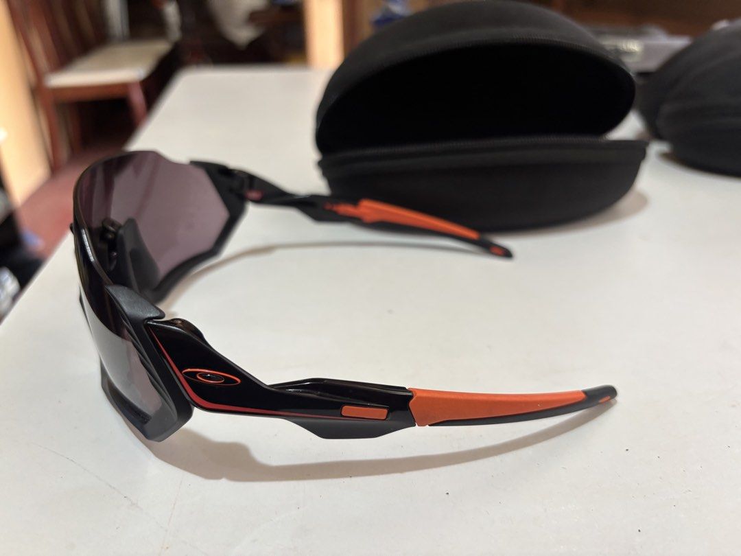 Oakley Sunglasses (Category: Sunglasses & Eyewear) located in Manila. Submitted by marxeuzcatacutan21 (Listing ID 1462927069, Image 3). Description: 📍 Location: Dasmariñas, Cavite Condition: • Pre-loved / used • Still in good condition overall • Has a few small bubbles/imperfections on the frame • Please see photos for actual condition RFS: 📦 Decluttering — hindi na nagagamit Meet-up: Dasma, Cavite Can also deliver via couriers Selling as-is. P