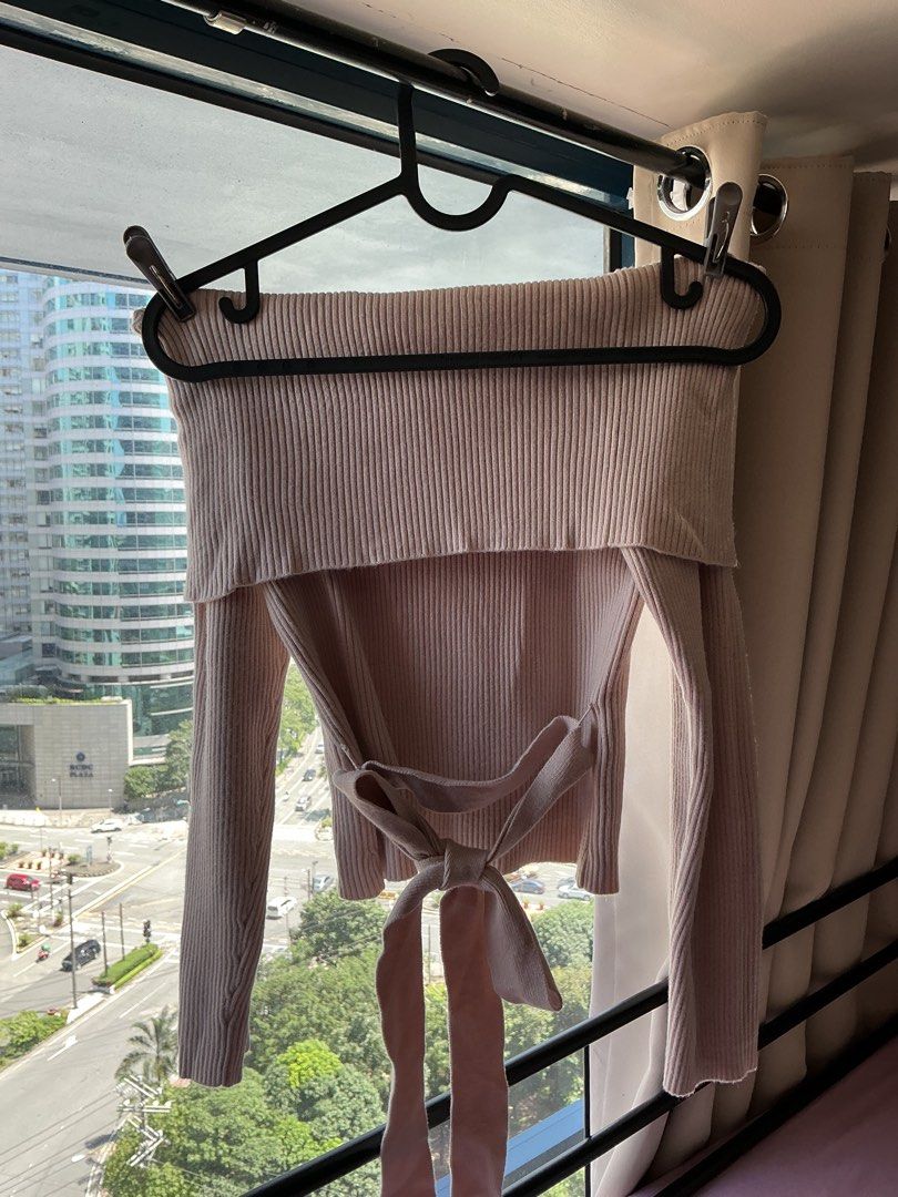 Off shoulders Knit Longsleeve nude pink top (Category: Longsleeves) located in Lucena. Submitted by krstnabj (Listing ID 1462927608, Image 3). Description: XXS on tag. can fit to xs to small frame Bought this 1.2k at sm dept store Used only once, too small for me hehe.