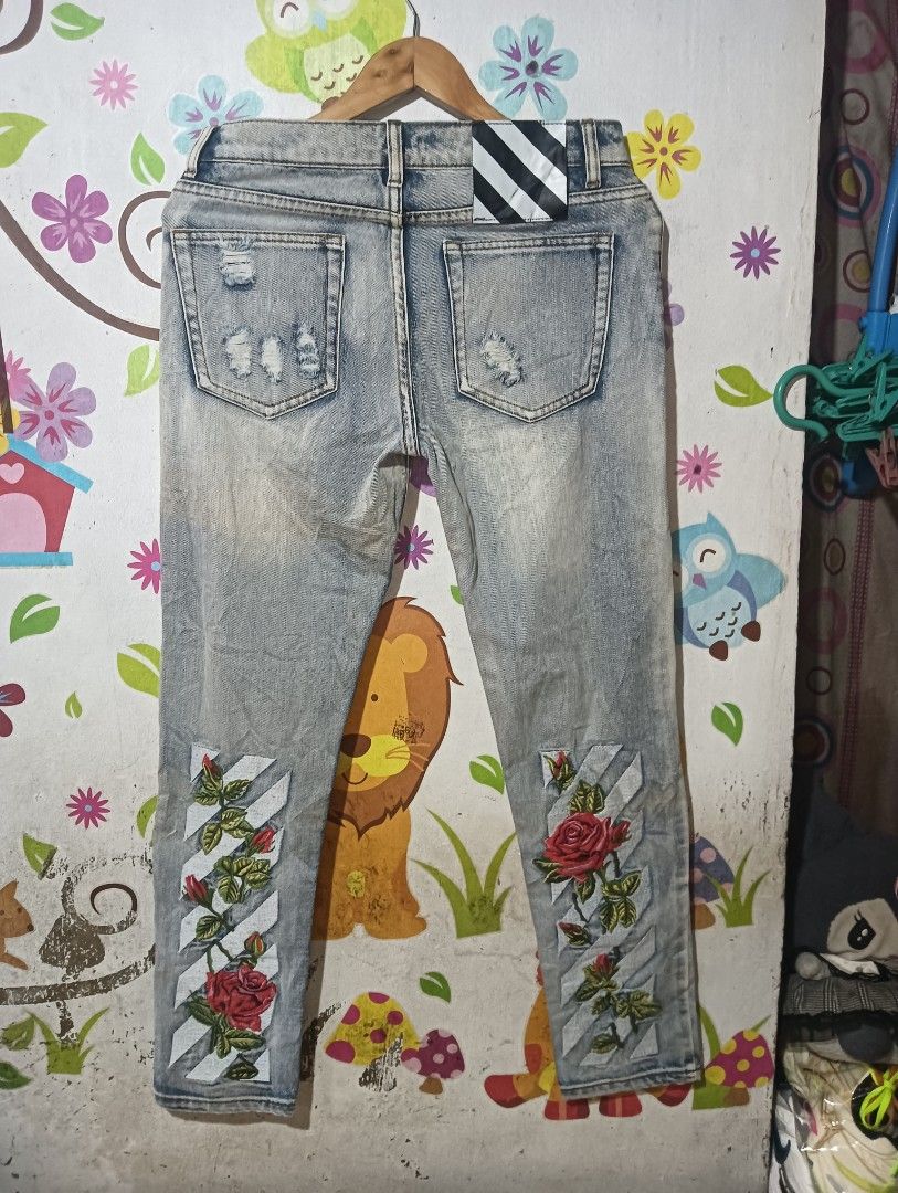 OFF-WHITE Distressed Rose Embroidered Denim Jeans (Category: Luxury Apparel) located in Taguig. Submitted by dandanathriftshop (Listing ID 1462886195, Image 2). Description: FORSALE ‼️ OFF-WHITE RIPPED SLIM PANTS EMBROIDERY DESIGN NO ISSUE NEED WASH ONLY 29 ON TAG 30-31 WAIST 38.5 LENGTH 6 OPENING LEG 899 FREESHIPPING DM📥.