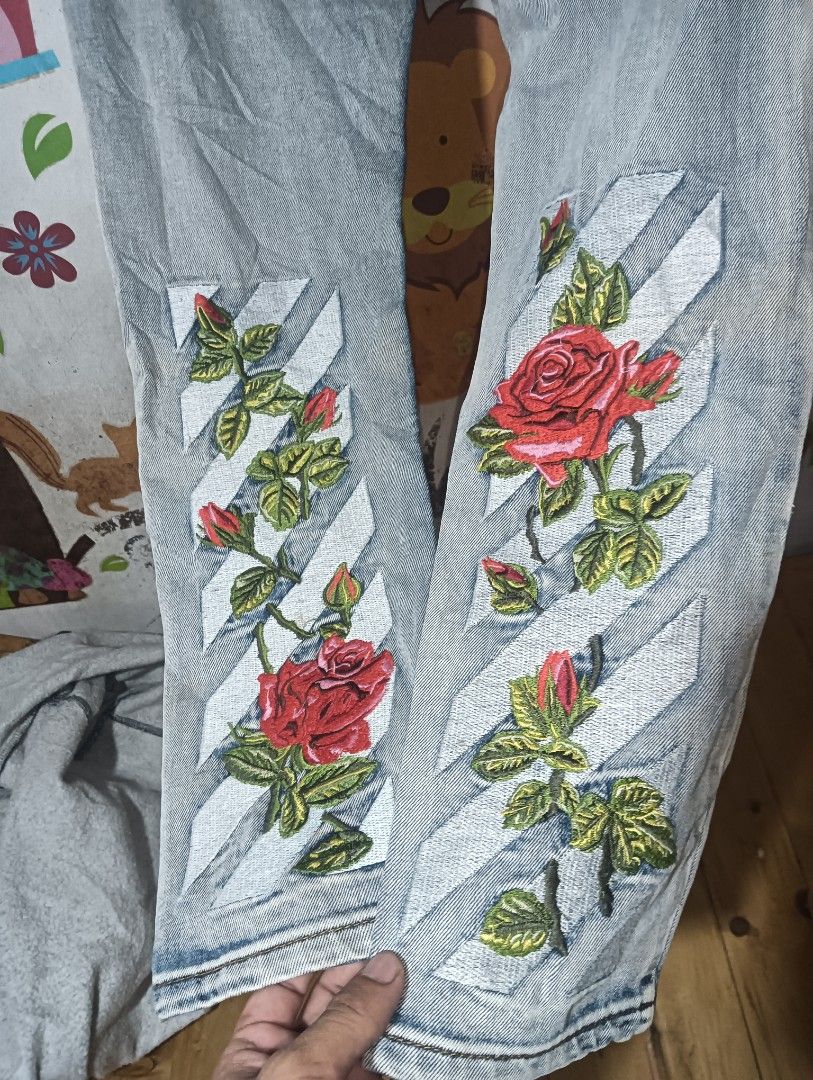 OFF-WHITE Distressed Rose Embroidered Denim Jeans (Category: Luxury Apparel) located in Taguig. Submitted by dandanathriftshop (Listing ID 1462886195, Image 3). Description: FORSALE ‼️ OFF-WHITE RIPPED SLIM PANTS EMBROIDERY DESIGN NO ISSUE NEED WASH ONLY 29 ON TAG 30-31 WAIST 38.5 LENGTH 6 OPENING LEG 899 FREESHIPPING DM📥.