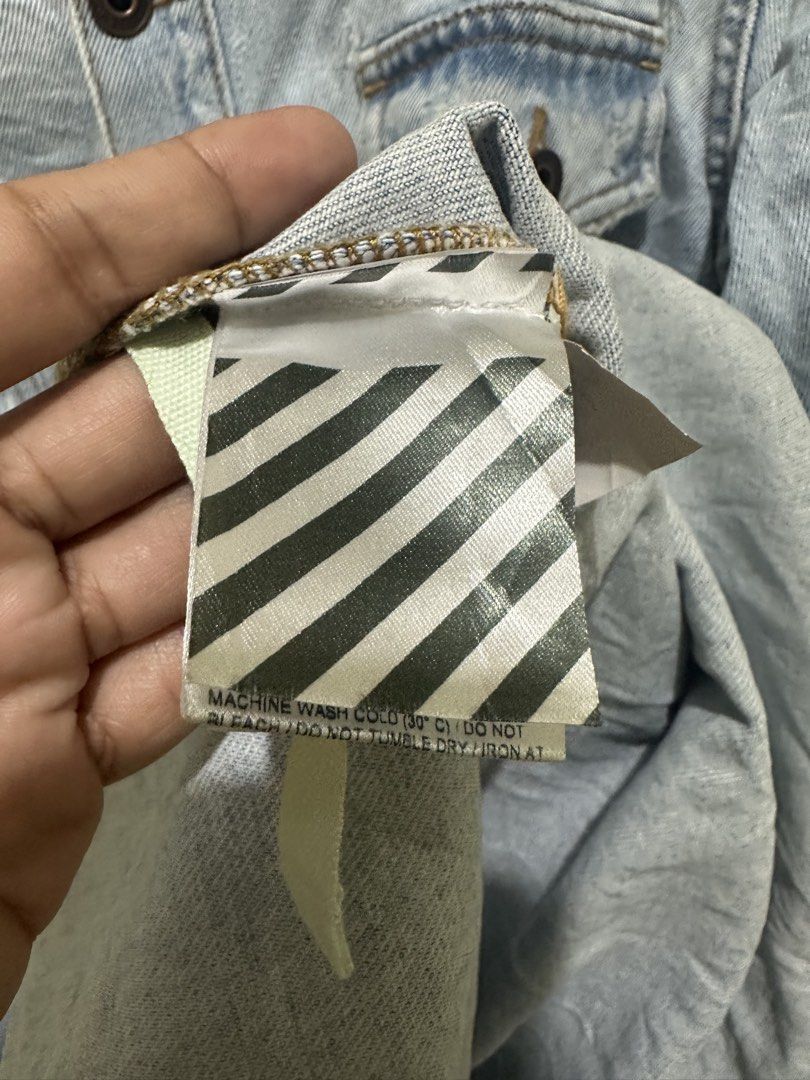 Off-White Temperature Denim Shirt Size S (Category: Tshirts & Polo Shirts ) located in Tagum. Submitted by ritarits572 (Listing ID 1463059982, Image 3). Description: - Off-White Denim Shirt - Size: S, 20.5 x 33 - Iconic diagonal stripes on the back - Sleeve details - Material: 100% Cotton - Essential for any streetwear enthusiast - Missing neck tag.