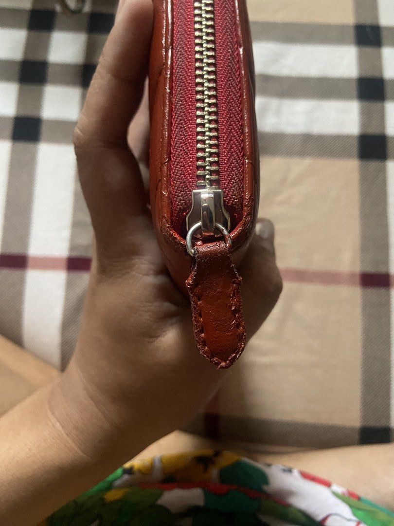 OG DKNY wallet (Category: Wallets & Card holders) located in Calamba. Submitted by mj_sotto22 (Listing ID 1462955371, Image 3). Description: No flaws .
